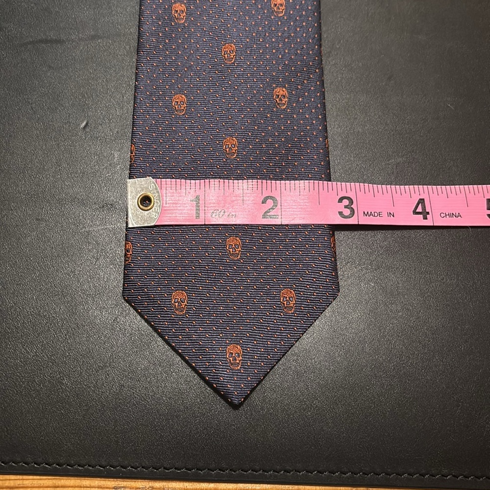 Alexander McQueen tie, 2.75”, red and deep purple, excellent condition! - Picture 2 of 5